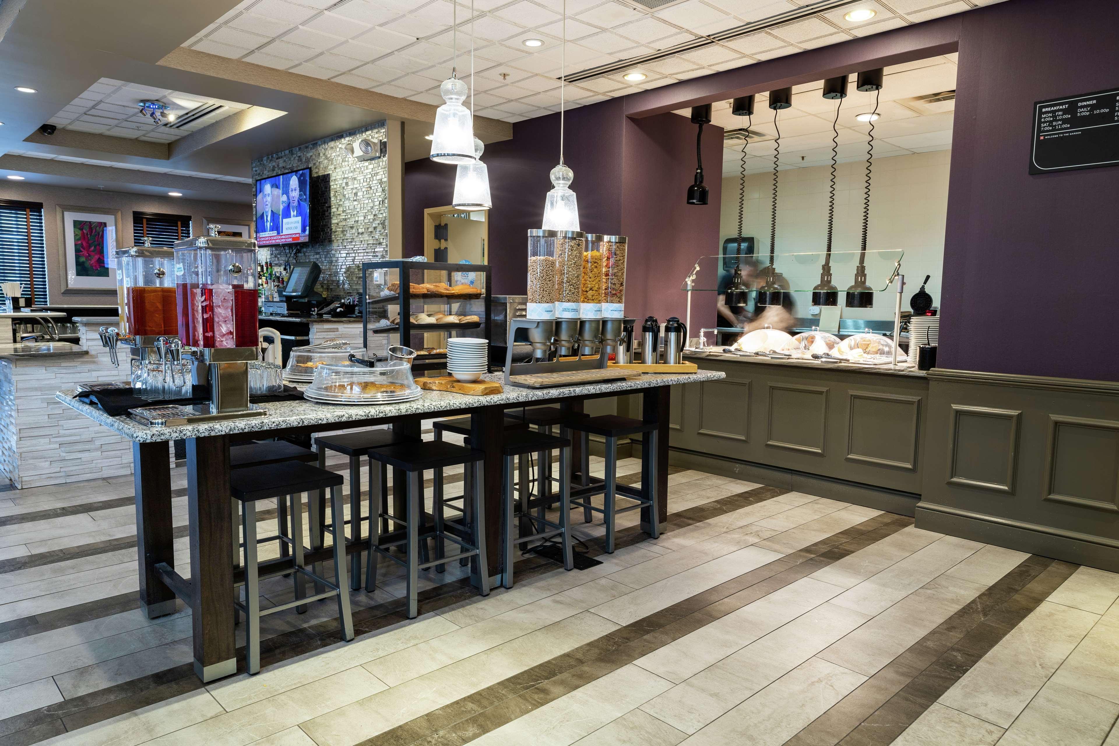 Hilton Garden Inn Уест Де Мойн Екстериор снимка