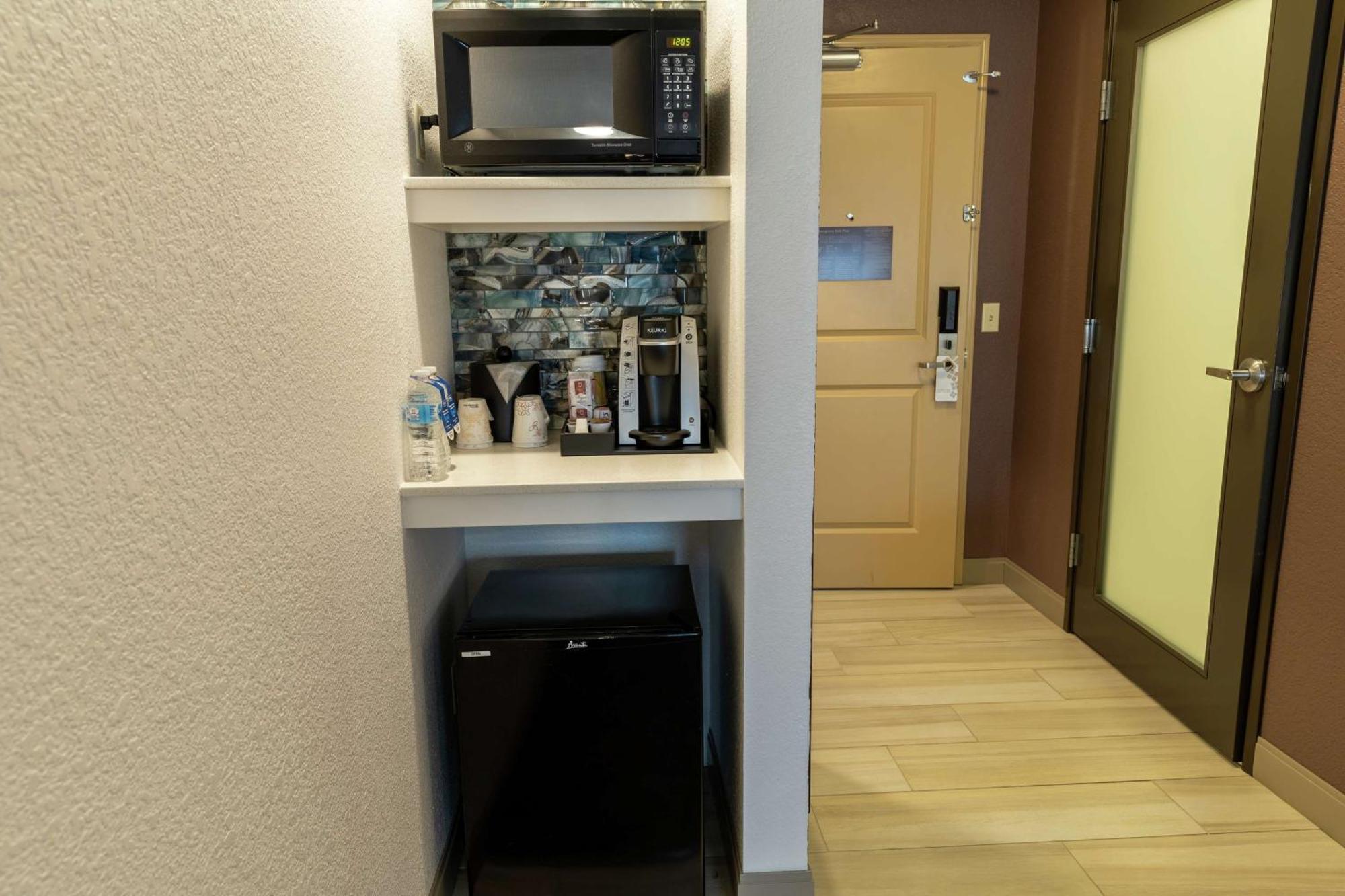 Hilton Garden Inn Уест Де Мойн Екстериор снимка